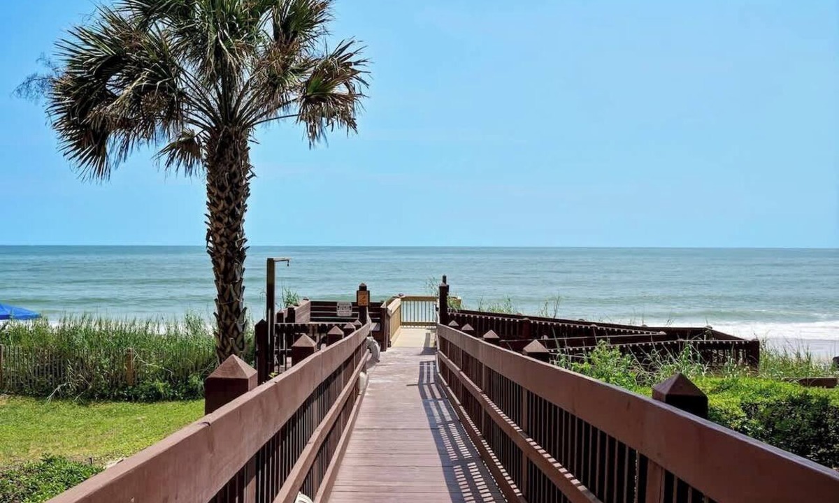 Sneads Ferry Condo | Beachfront Retreat in North Topsail Beach