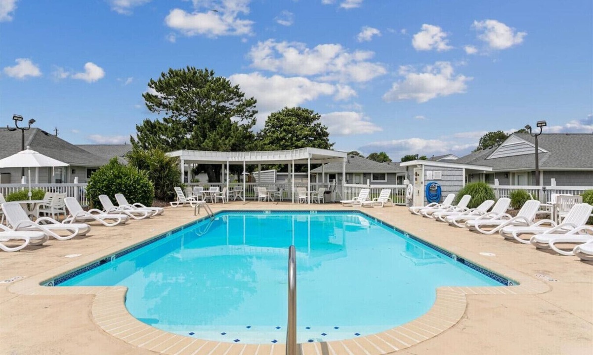 Northeast Virginia Beach Apartment | Beachside Monthly Retreat w/Pool