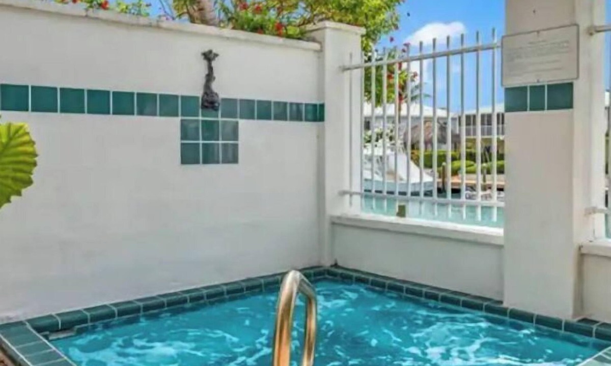 Marathon House | Beachy Townhome Perfect for a Warm Getaway!
