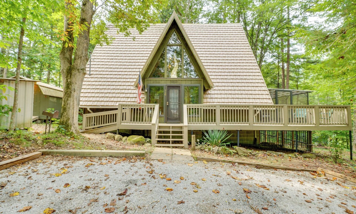 Townsend Cabin | Bear Essentials: 2 Mi to Smoky Mtns Nat’l Park