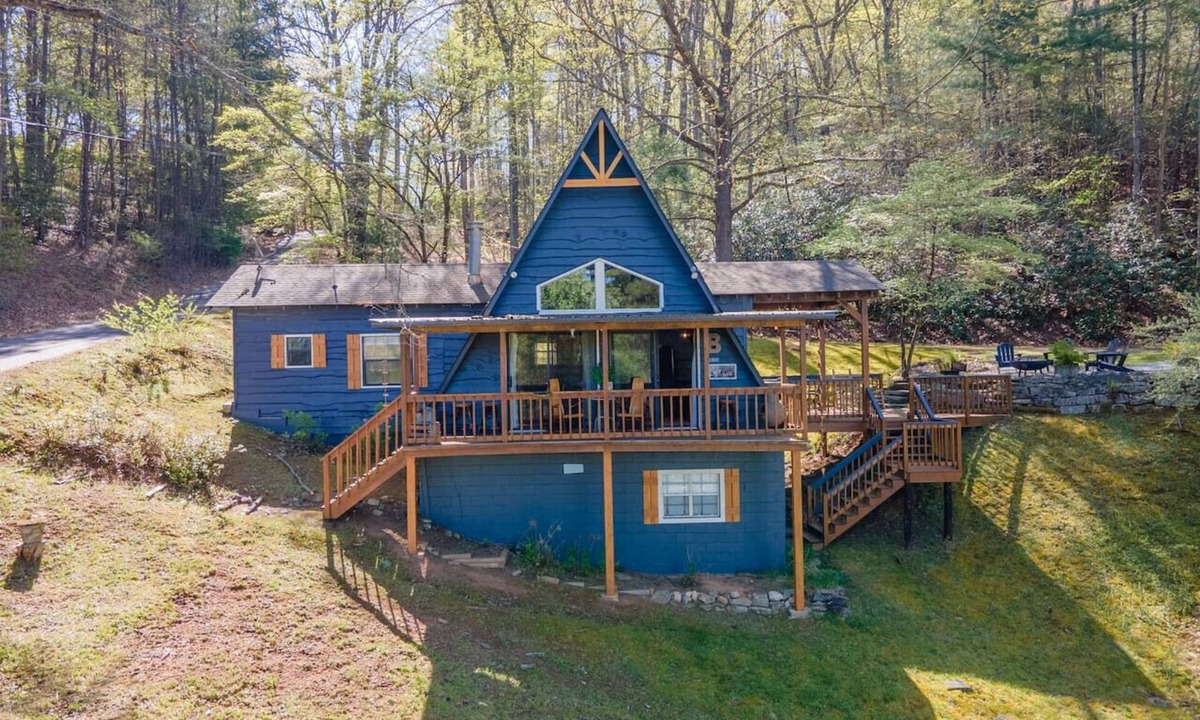 Franklin Ski Chalet | Bear's Den Chalet Perfect Mountain Home