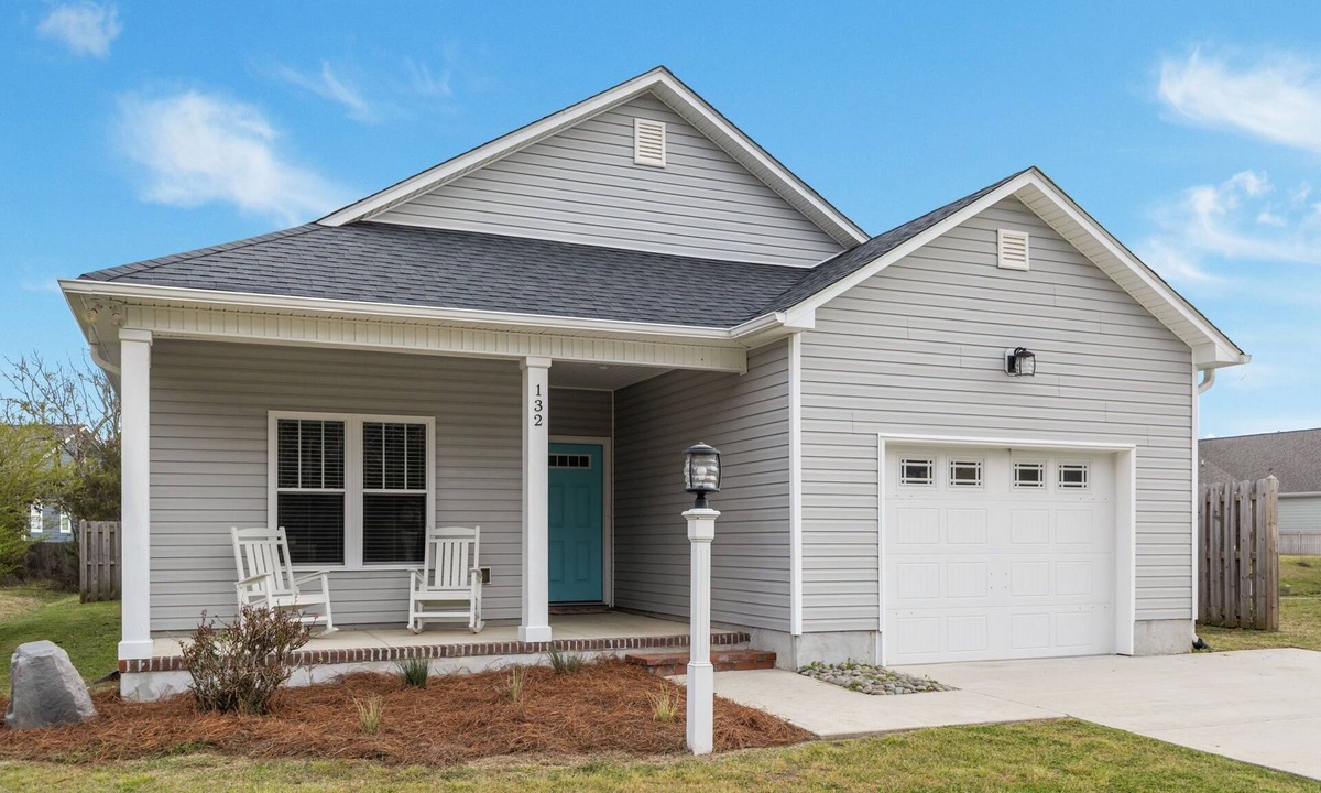 Morehead City House | Beaufort Bungalow- Dog Friendly & Golf Cart Available