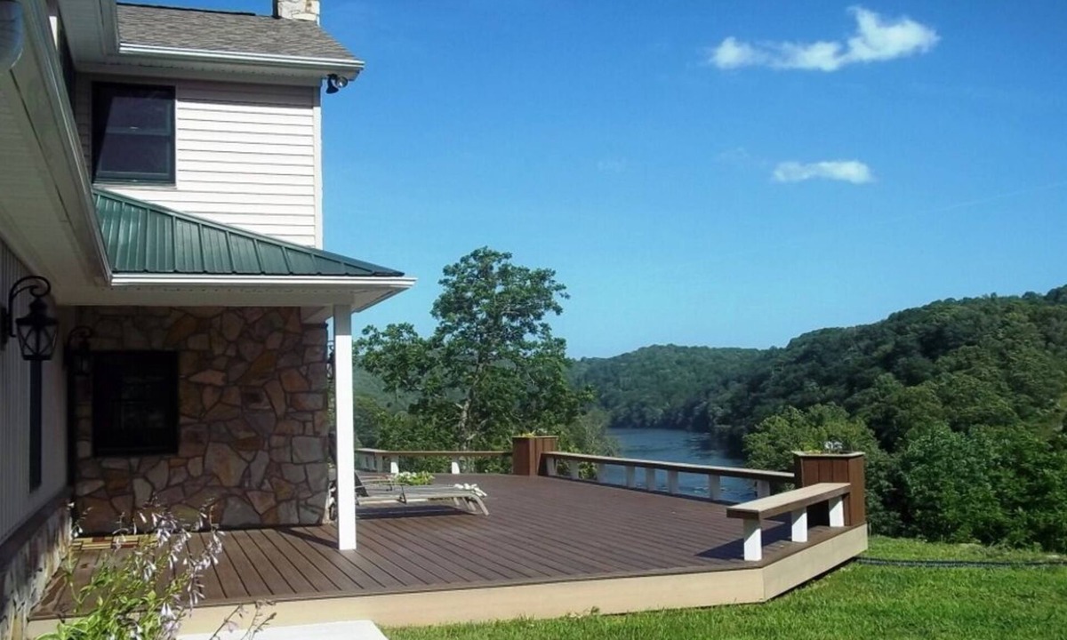 Independence House | Beautiful 4BR house with breathtaking view of the New River in Independence, VA