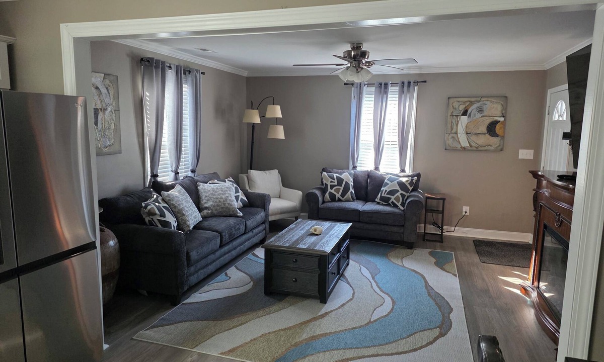 Cascade House | Beautiful and cozy 2 bedroom cottage in quite area of Eden. Fully fenced.