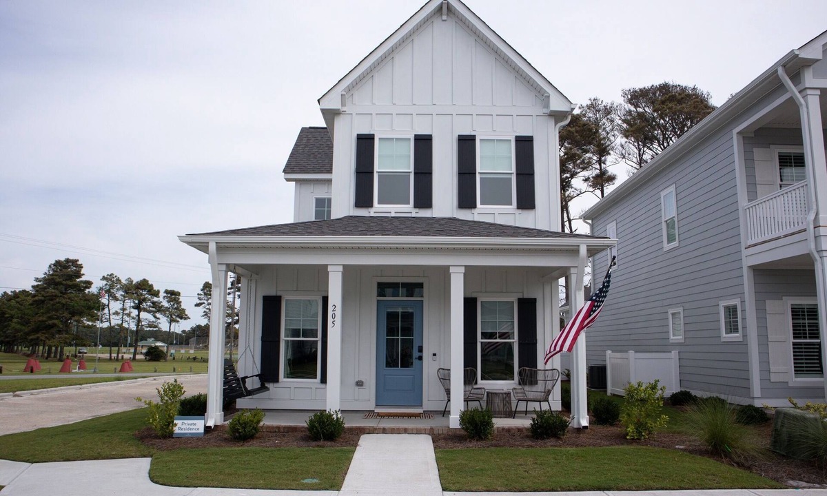 Morehead City House | Beautiful Beau Coast Home w/Pool, Bikes, EV Charger & Dock Access