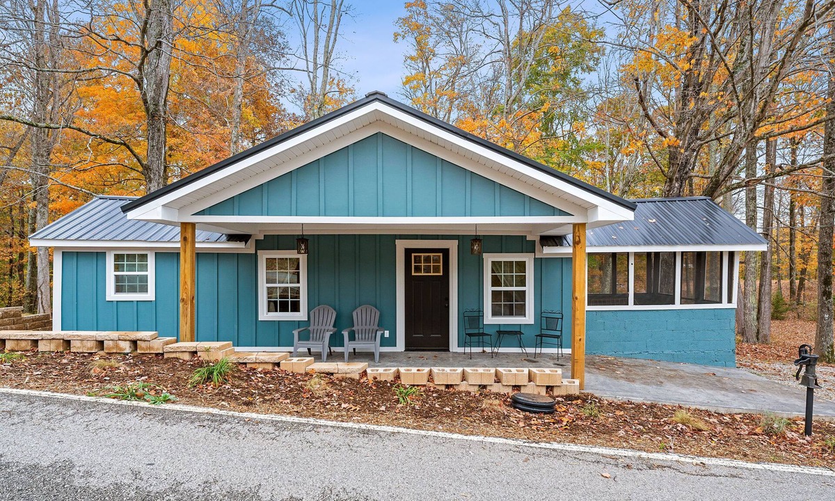 Celina Cabin | Beautiful cabin just seconds from Dale Hollow Lake!