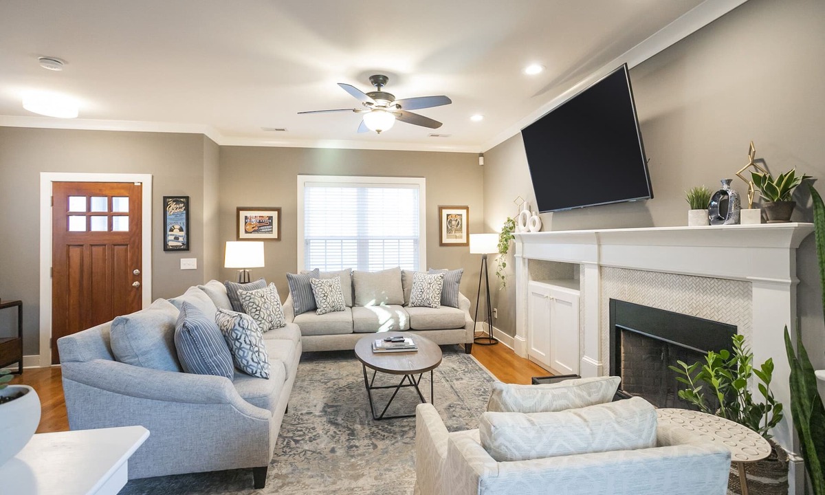 Nashville House | Beautiful House Downtown Nashville & Geodis Park