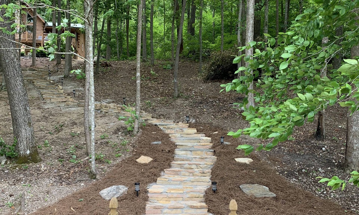 Big Creek Cabin | Beautiful Lakefront Cabin, Quiet Cove, Private Dock on Big Creek/Cove Pointe.
