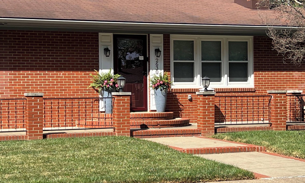 Owensboro House | Beautiful spacious 4-bedroom, 6-bed house in Owensboro with screened in porch.