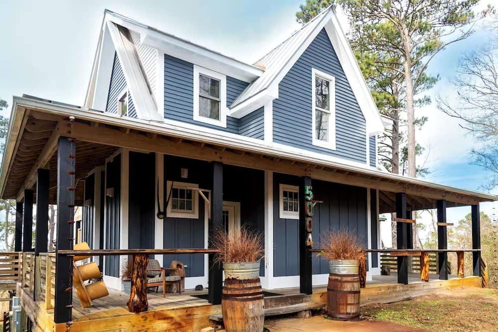 Kitty Hawk Cabin | Beautifully-Decorated Soundfront Rental with a Balcony in Kitty Hawk, North Carolina