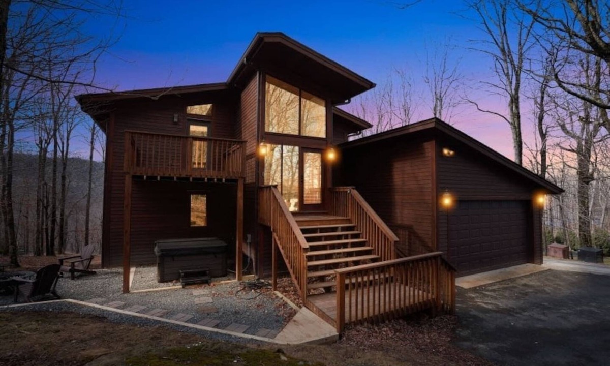Beech Mountain House | Beech Mountain Retreat- HotTub*Firepit*Ski Views