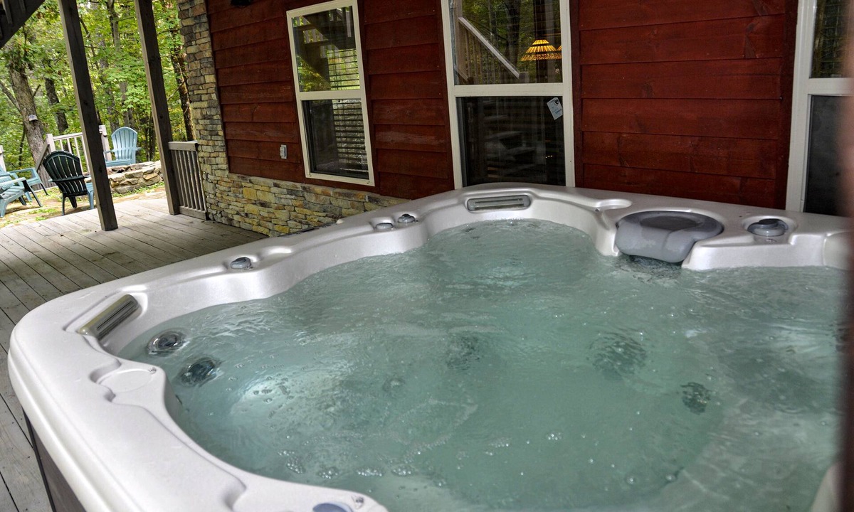 Marble Cabin | Best Family Cabin Rental Wifi, Hot Tub and Pool Table