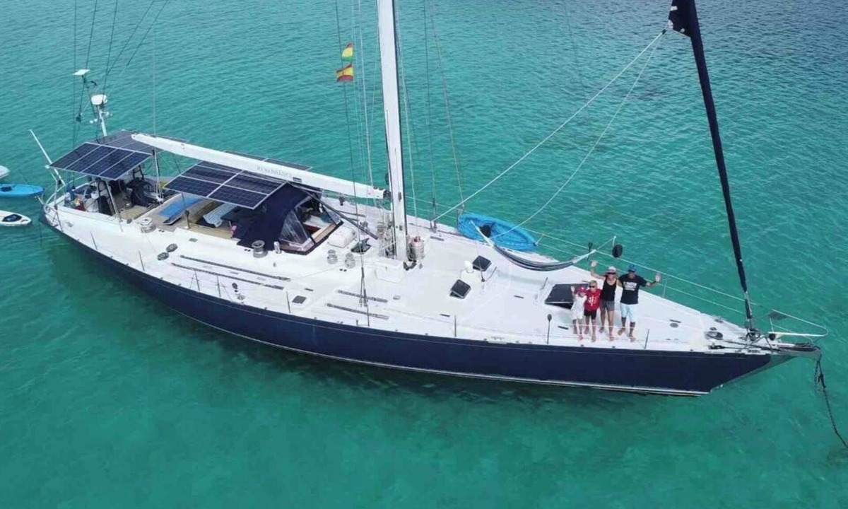 Carti Tupile Boat Rental | Biggest charter yacht in San Blas
