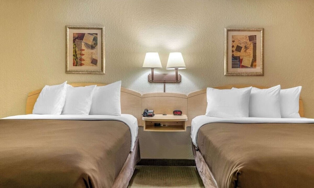 South Bend Hotel | Birch Hill Suites South Bend