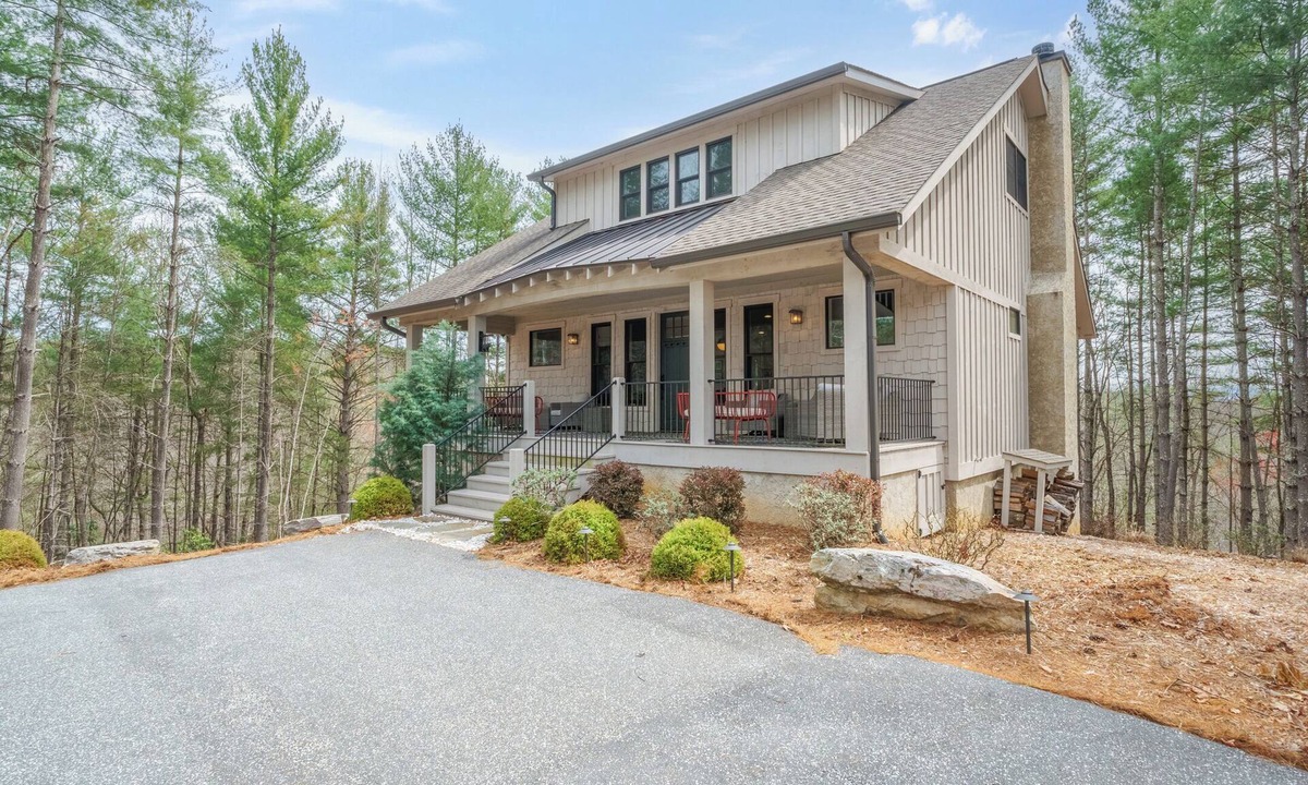 Nebo House | Birdsong | Fire Pit & Easy Access to Lake James!