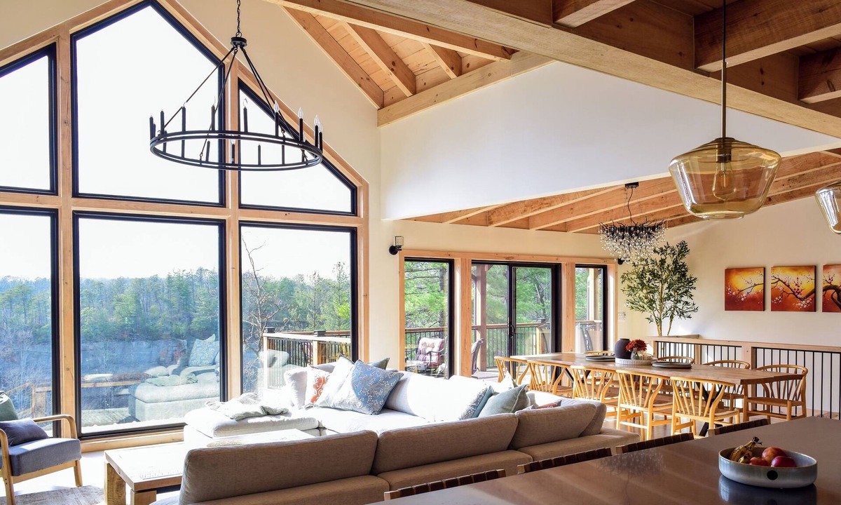 Zoe Cabin | Blackberry Bluff: New Luxury Cabin w/Hot Tub, Game Room, Cliff Views, Sleeps 16