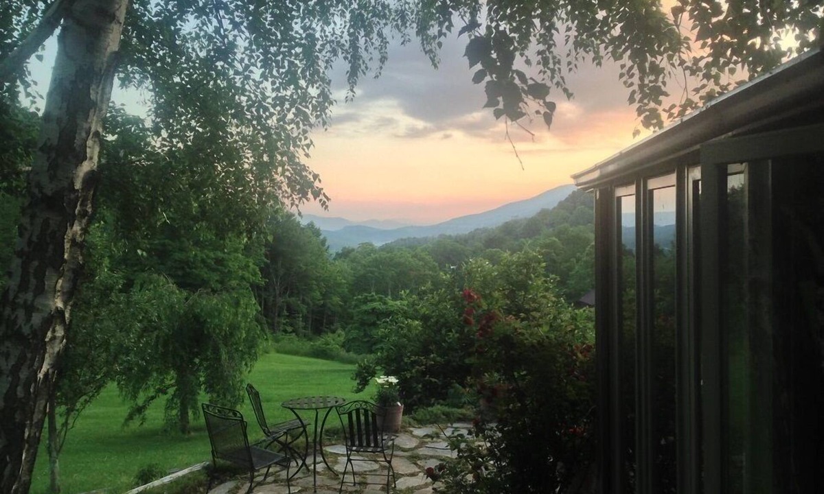 Newport House | BLACKBERRY MORNING RETREAT Virginia Tech, Blacksburg, Blue Ridge