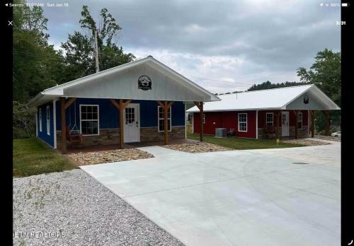 Oneida House | Blue Cozy Cottage
