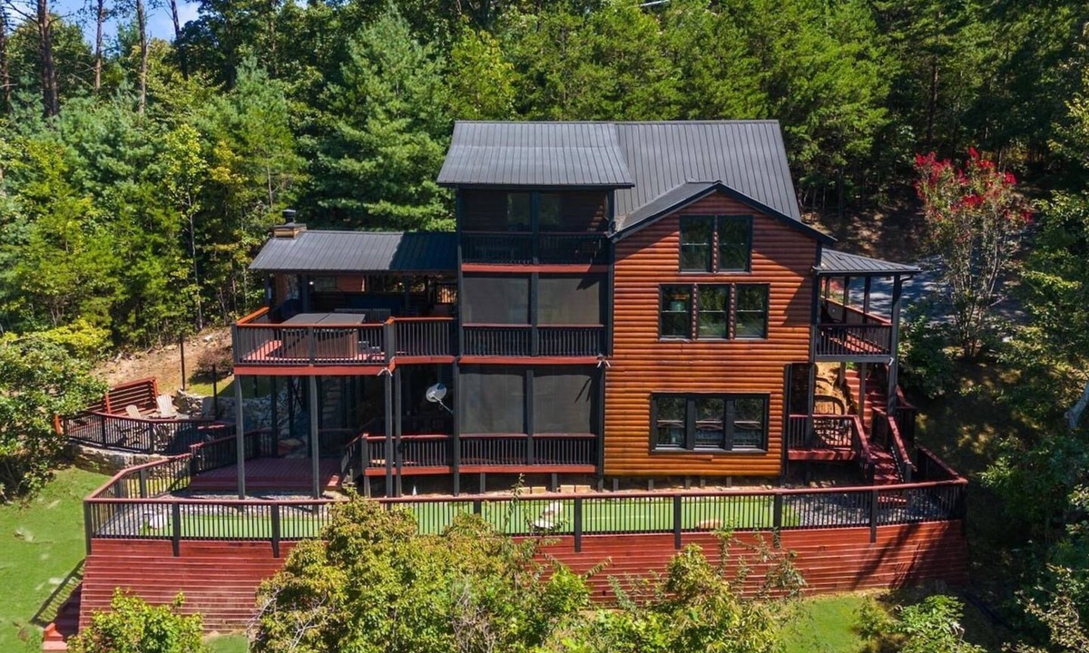 Foxfire Estates Cabin | Blue Fox Den | Family-Friendly Mountain Retreat Minutes to Downtown Blue Ridge