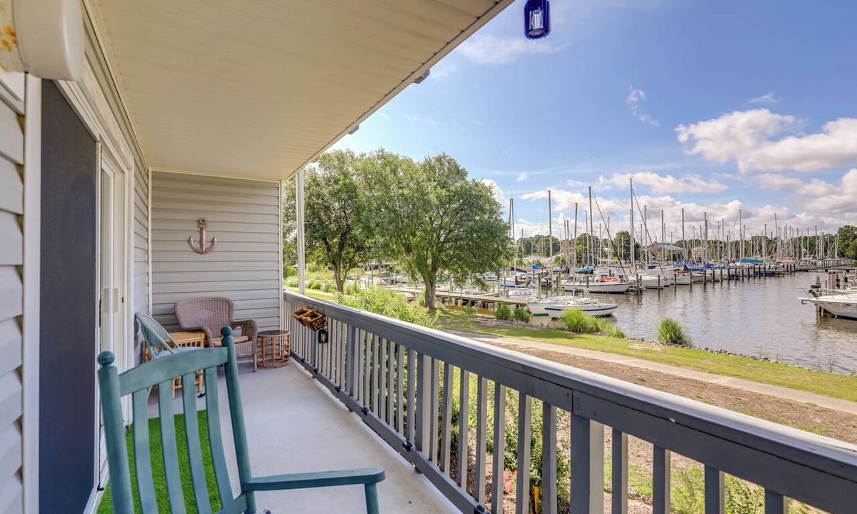 Fairfield Harbour Condo | Blue Pelican River Oasis on the Neus! Walk to Pier