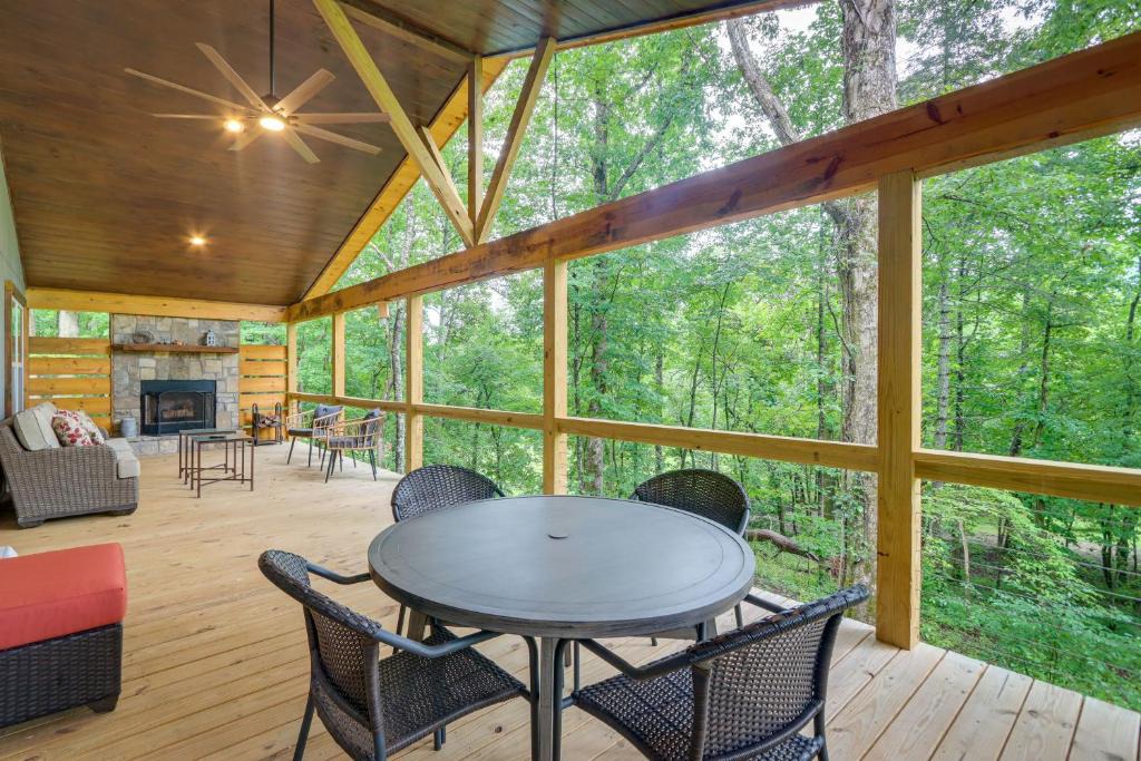 Epworth House | Blue Ridge Mountainside Cottage w/Fire Pit!