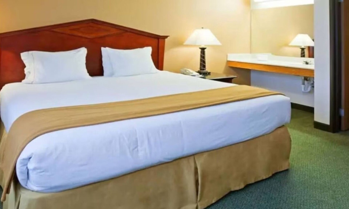 Eagan Hotel | Blue Way Inn Eagan Extended - Luxury 1 King LivingRoom Sofa Oversized NonSmoking