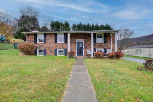 Bluefield House | Bluefield Home w/Covered Deck - Near Parks!