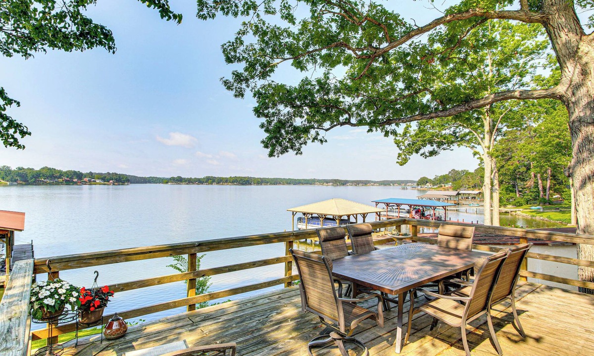 Cross Hill Cottage | Boat Ramp & Dock: Lake Greenwood Getaway!