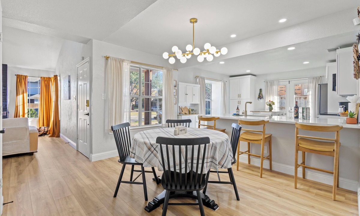 Rowlett House | Bond Haven: Bright & Inviting Family-Friendly Home