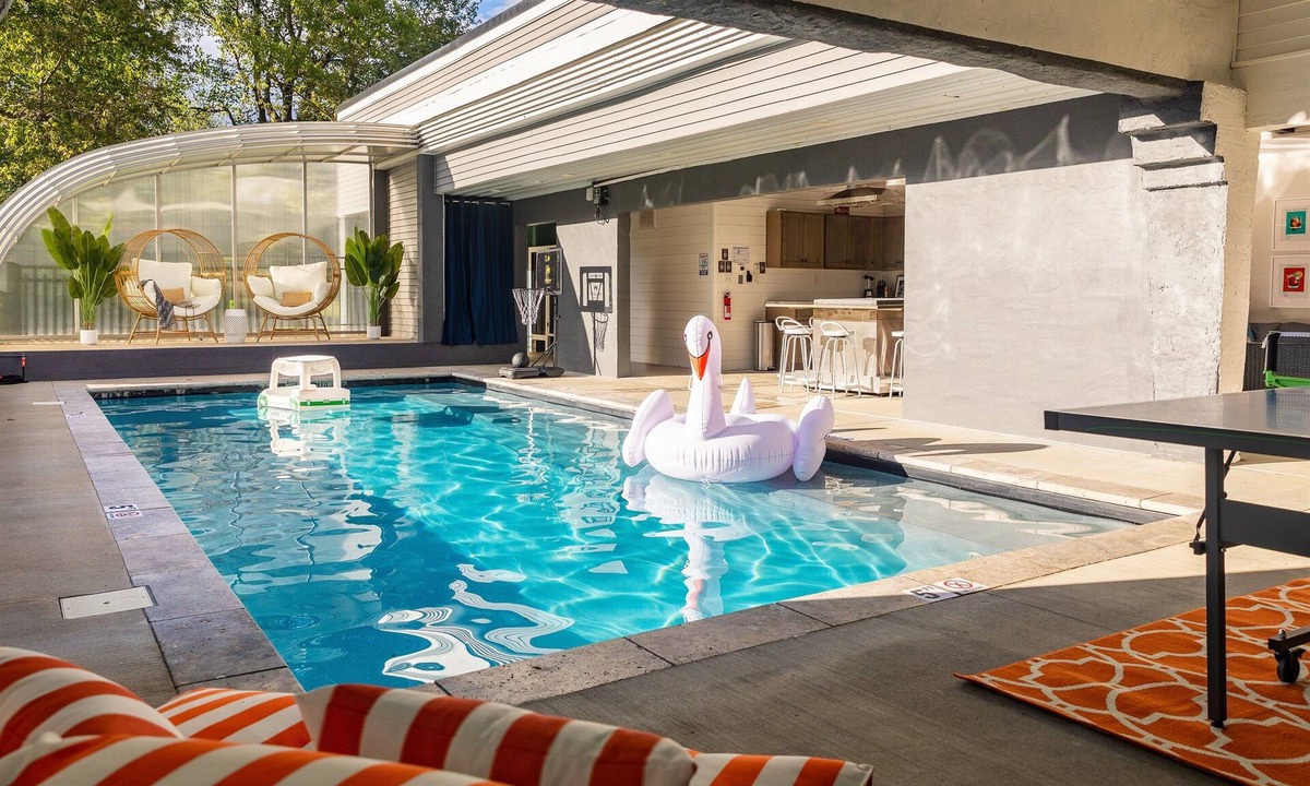 Frankfort House | Book Now: Bourbon, Bonfires & Autumn Nights