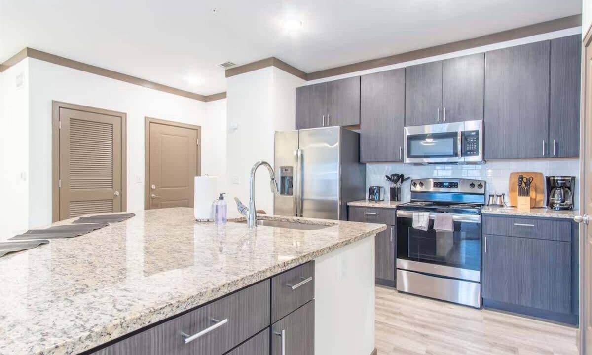 Middletown Apartment | Boulevard Stays Charming 2BR, Parking