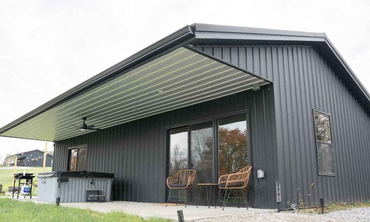 Lawrenceburg Apartment | Bourbon Barrel Cottages #6 Kentucky Bourbon Trail Hot Tub and Fire Pit