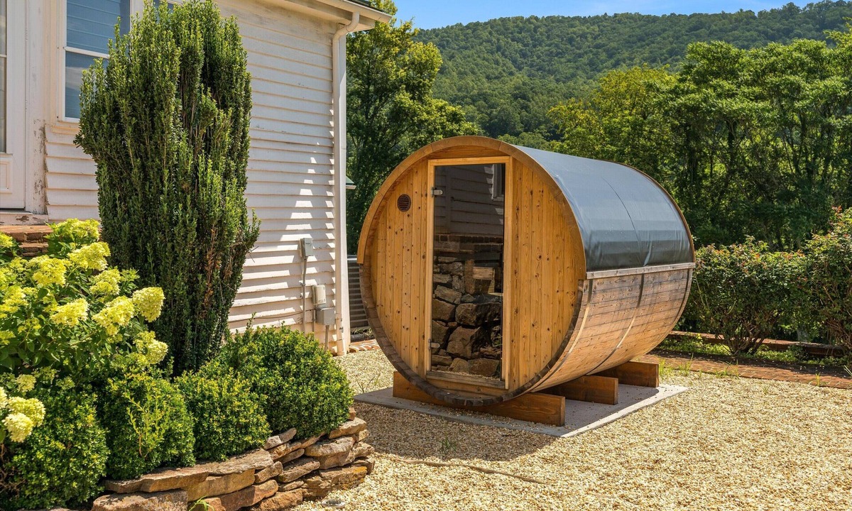 Nelson House | Branch and Barrel: Hot Tub & Sauna + Mtn Views