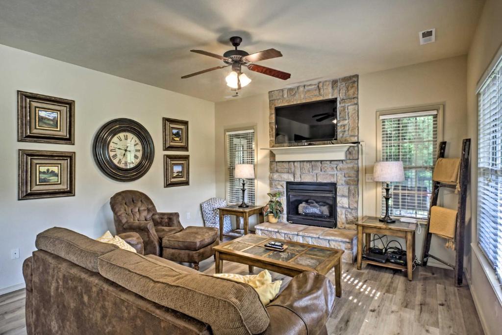 Branson West Villa | Branson West Villa w/Golf Course View & Pool!