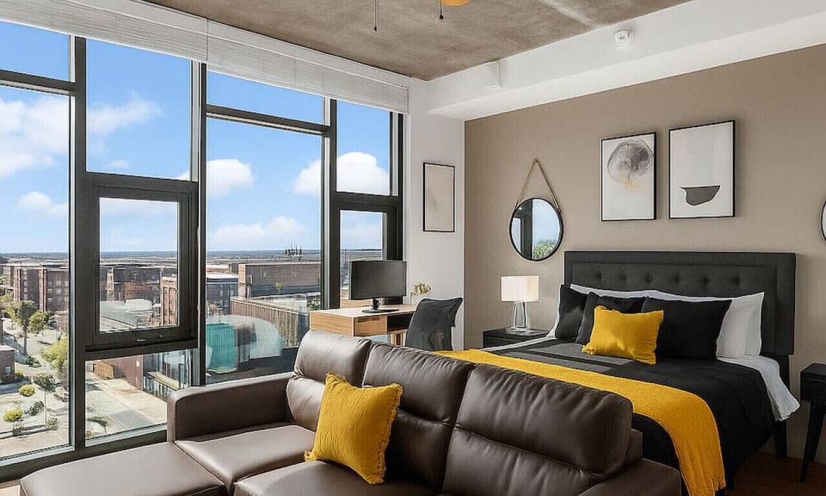 Five Points South Apartment | Bright + Airy Studio | Perfect City Escape 15