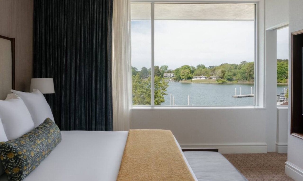 Irvington Hotel | Bright, Airy Suite–Perfect for Calm &Scenic Escapes | Marina & Seasonal Pool