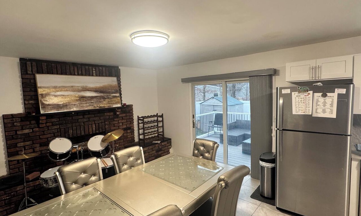 Central Islip House | Bright & Comfortable Home in the Heart of It All