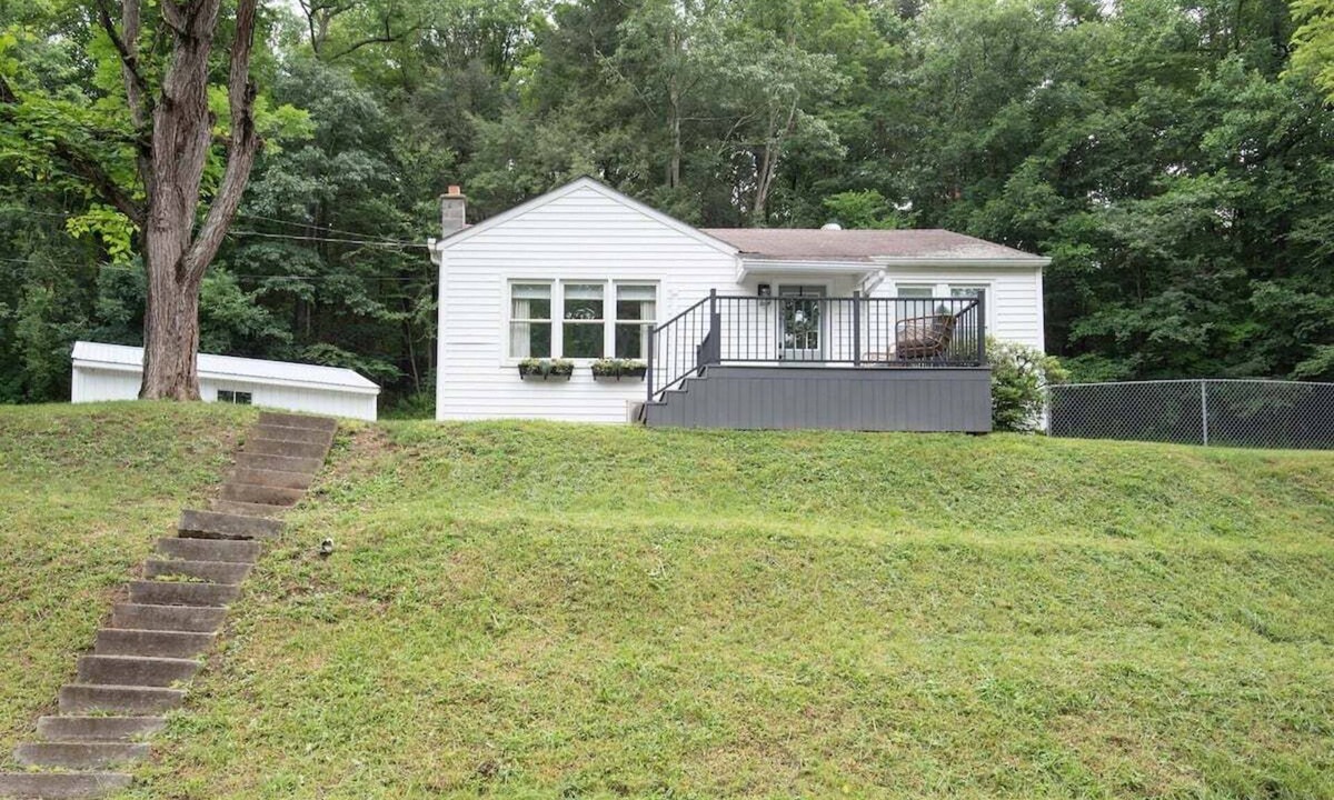 Mattawana House | Bright Cottage Retreat in Central PA