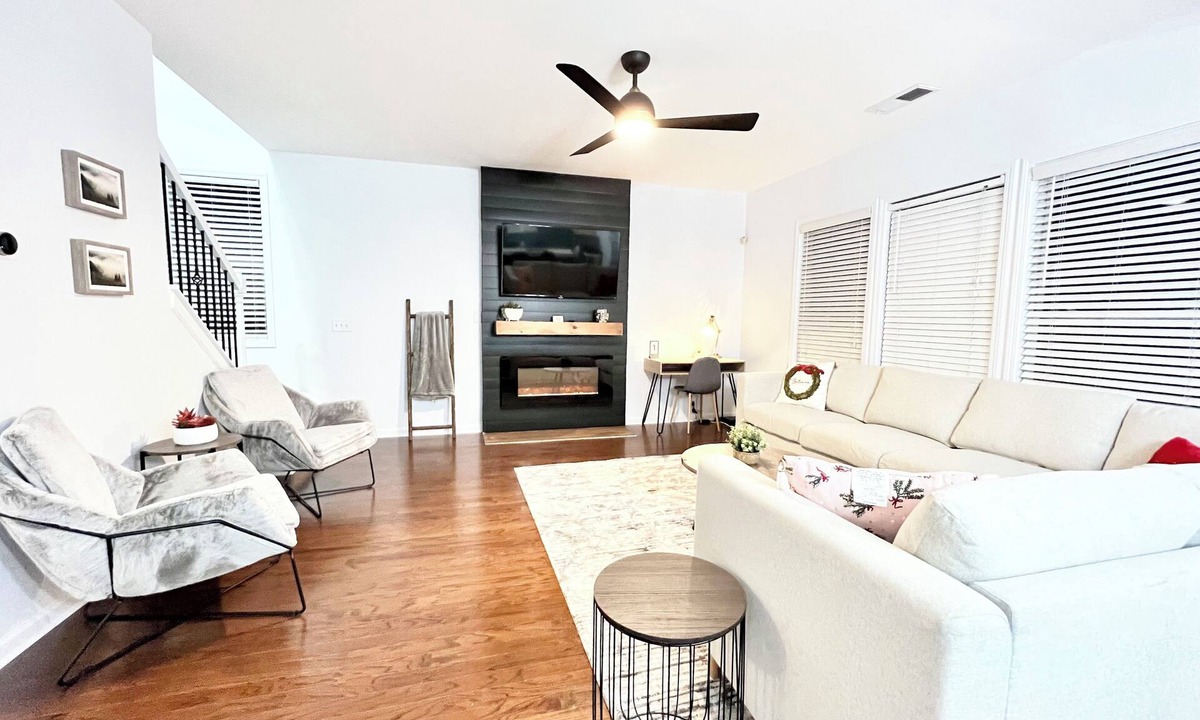 Sugar Hill House | Bright Modern & Comfort 5BR-3Bath Fenced Yard Home in charming Sugar Hill
