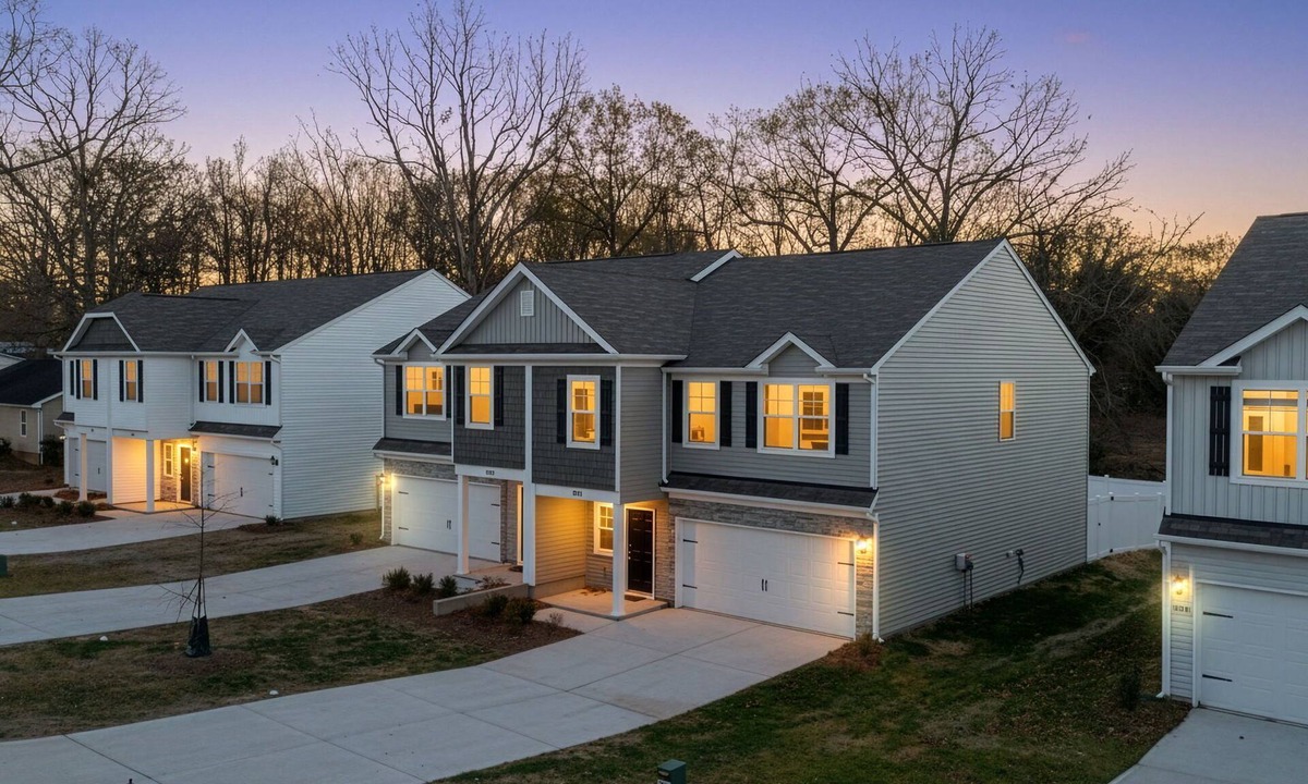 Harwood Lane House | Bright & Spacious 4BR Retreat in Charlotte!