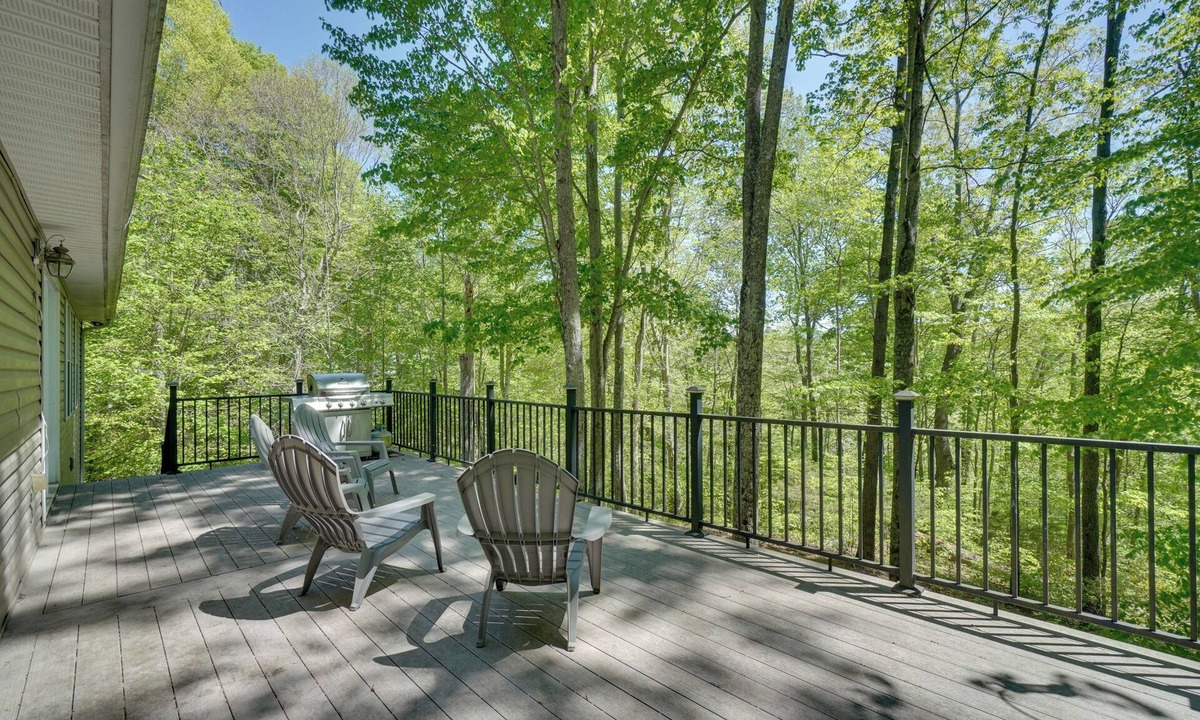 Byrdstown House | Bring Your Boat! 'All Decked Out' Byrdstown Home