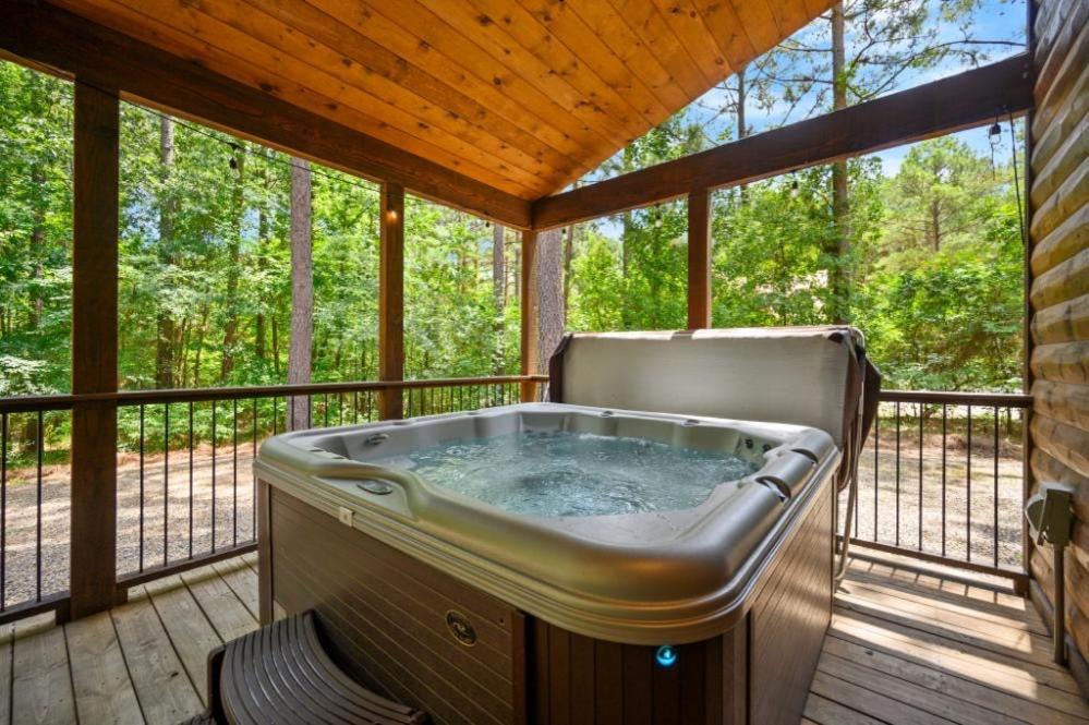 Hochatown House | Broken Bow Getaway Game Room Hot Tub
