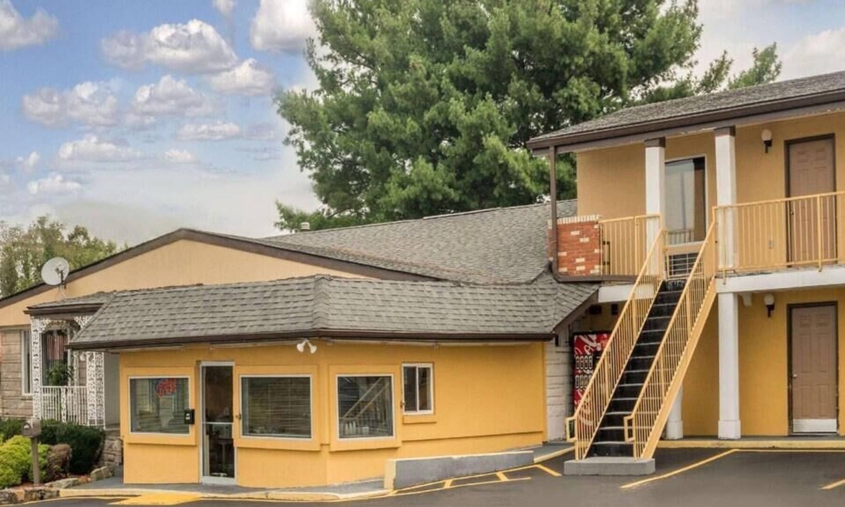 Berea House | Budget-friendly Accommodation! Pet-friendly, Free Parking, Near Lincoln Hall!