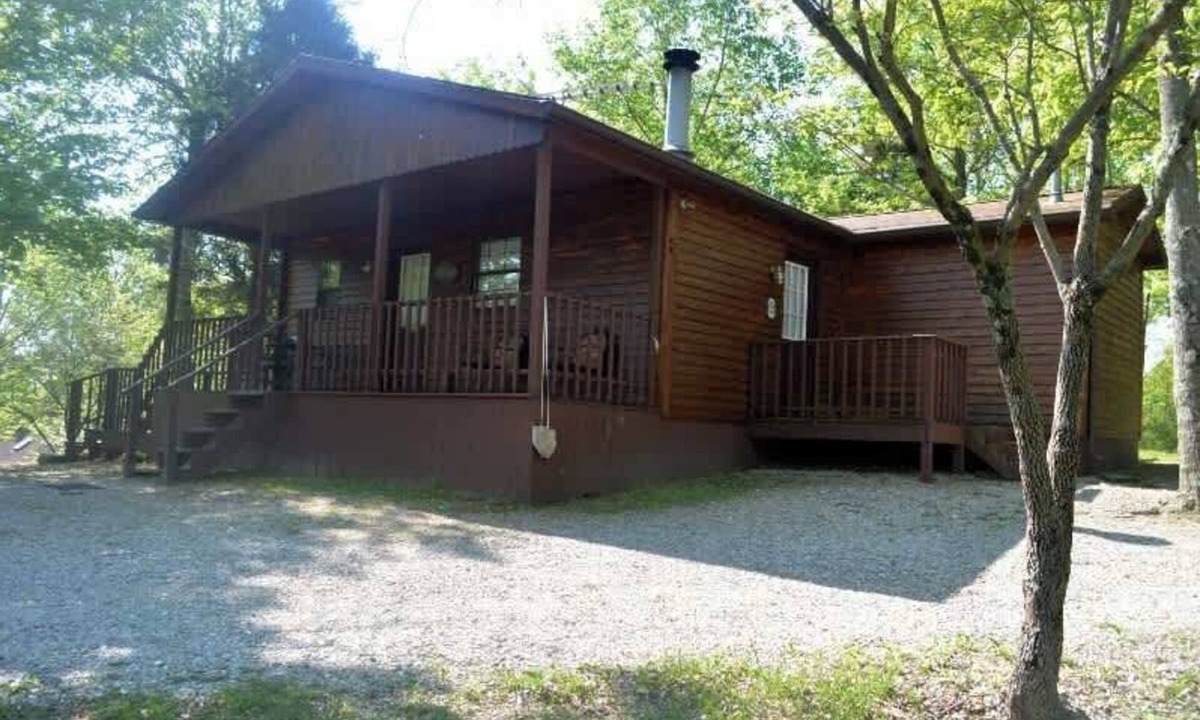 Eckerty Cabin | Cabin #12 on Patoka Lake at Patoka 4 Seasons Resort