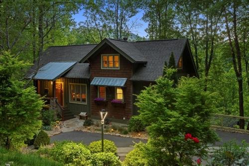 Maggie Valley House | Cabin At Maggie Valley Golf Club, Hot Tub, Firepit