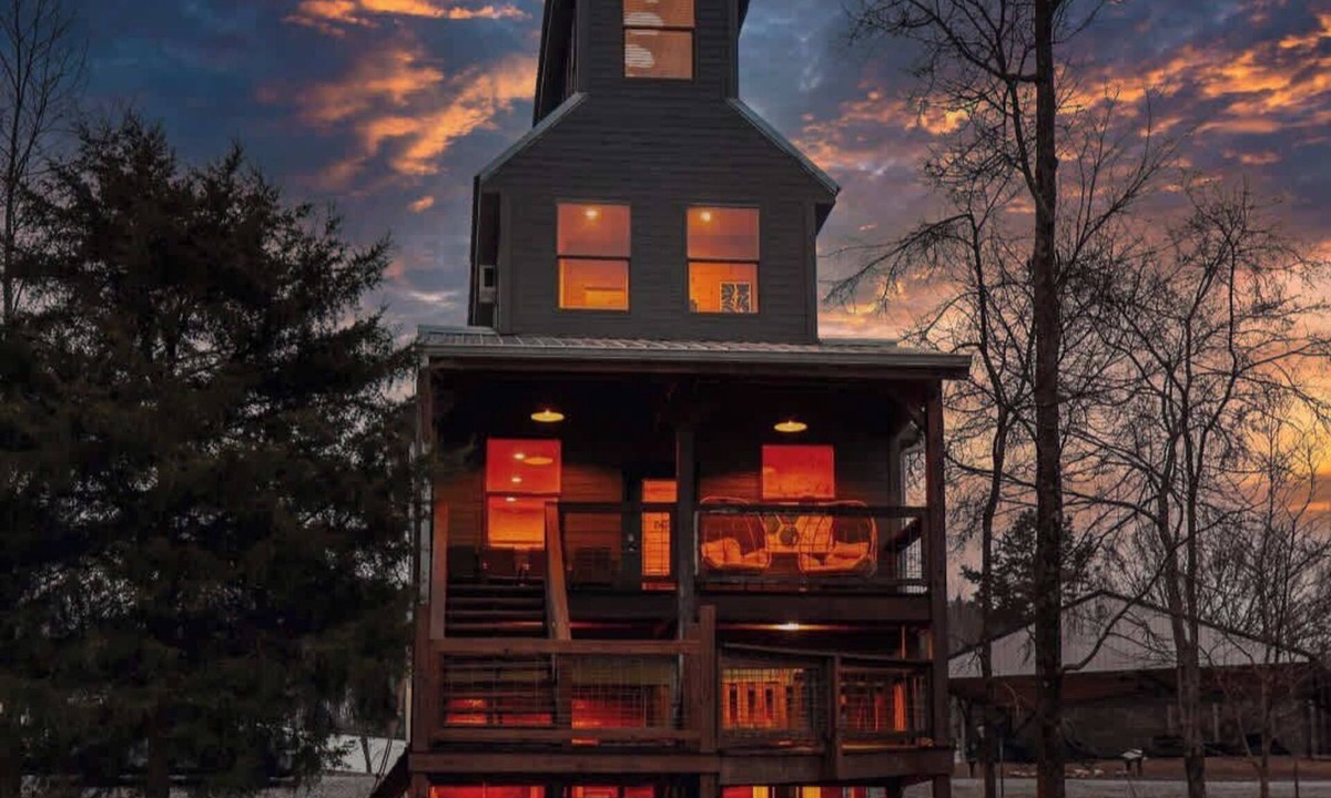 South Pittsburg Cabin | Cabin in the Sky with an outdoor kitchen!