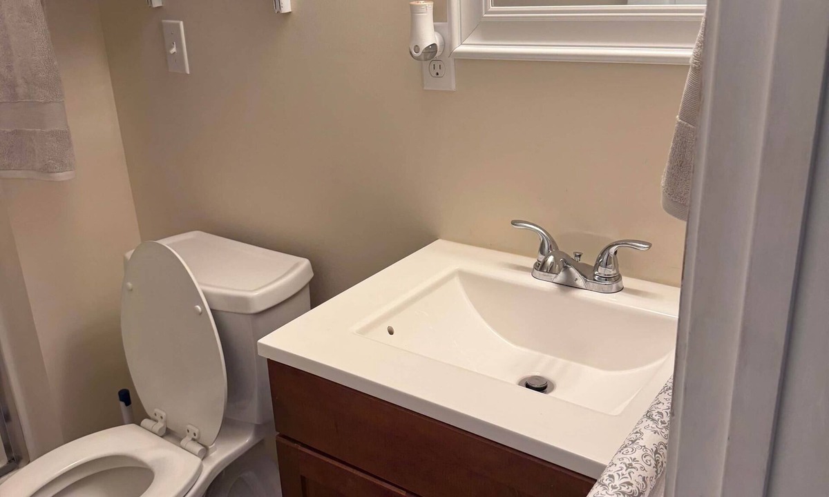 Keslers Cross Lanes House | Cabin K- Cozy, Quiet little Cabin near the lake