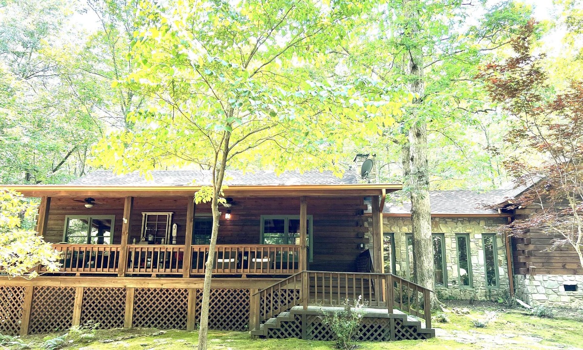 Clifftops House | Cabin Retreat in Monteagle's gated Clifftops