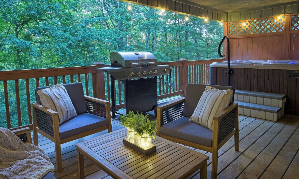 Asheville House | Cabin w/Hot Tub · Fireplace · EV Charger