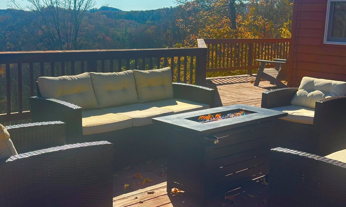 Boone Cabin | Cabin with Views, Foosball, Hot tub, minutes from Boone!